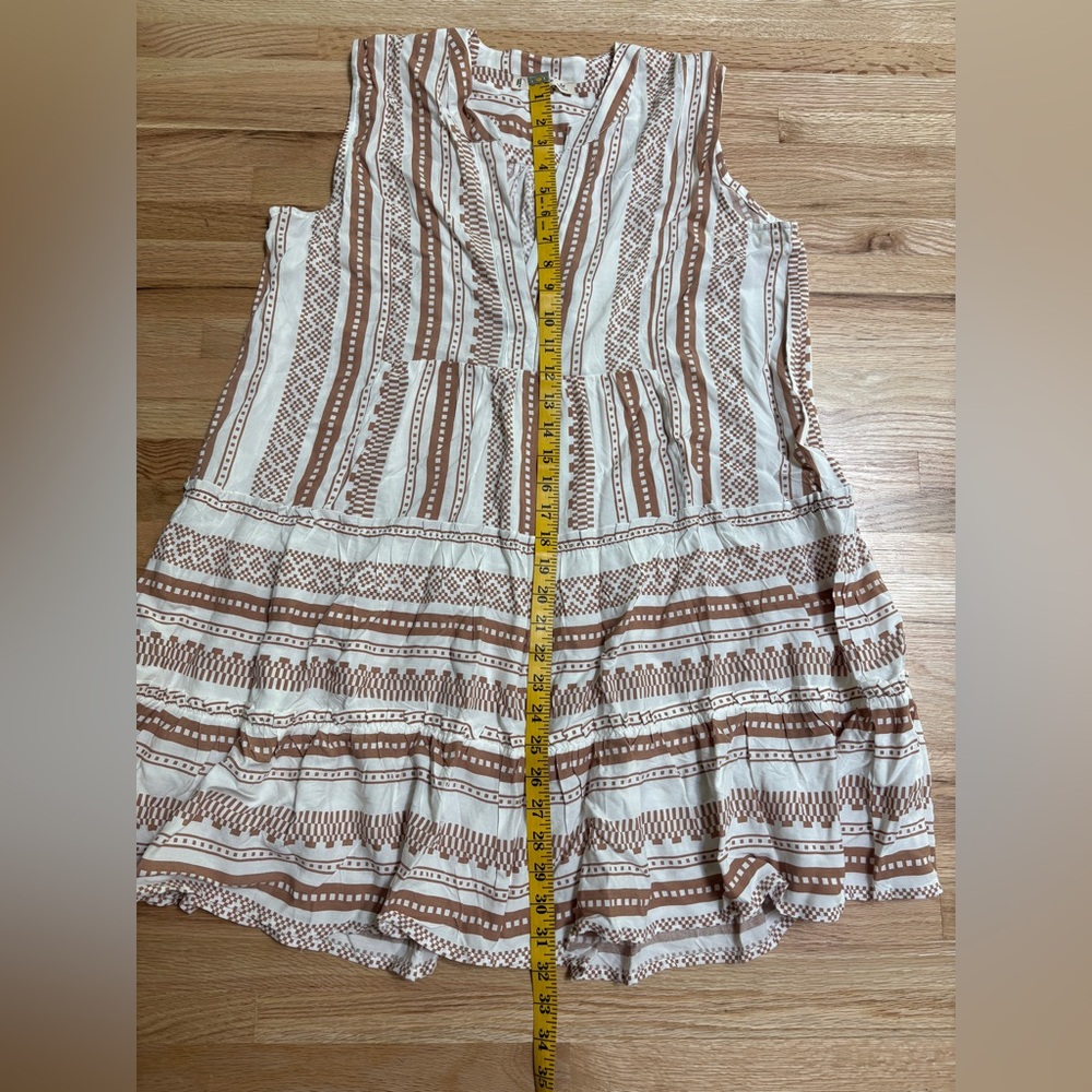 Boho tunic dress features a brown and white geometric pattern with tiered skirt - Picture 5 of 6